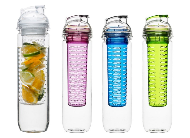 vattenflaskor med behållare